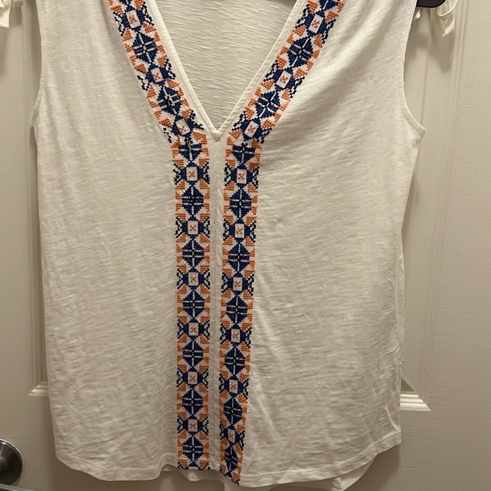 Sundance Cari Top. White. V Neck Embroidered Ruched Shoulder Cotton. EUC. Sz Sm. - Picture 3 of 11